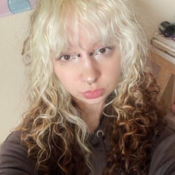 Babysitter in Nevers: Leila