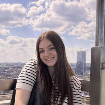 Babysitter in Forest: Lou