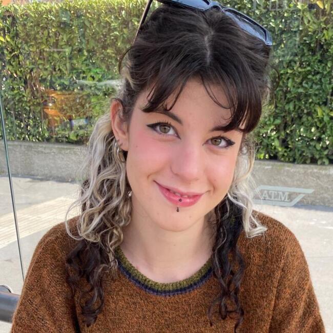 Babysitter em Almada: Martina