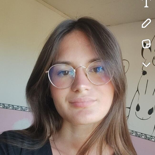 Babysitter in Rouen: Emma