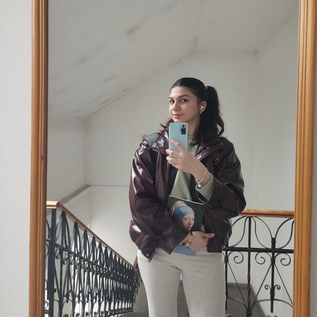 Bonă în Oradea: Tuana Narcı