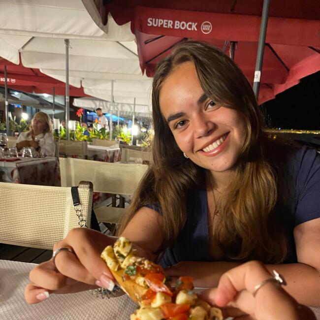 Babysitter in Sint-Pieters-Woluwe: Laura