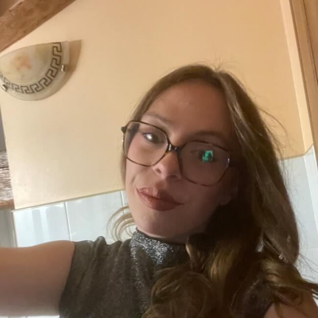 Babysitter in Souvigné (Deux-Sèvres): Irina