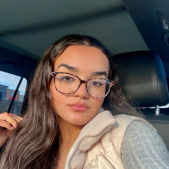 Babysitter in Newark: Lauren