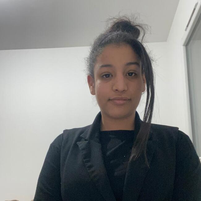 Babysitter in Vaulx-en-Velin: Khadija