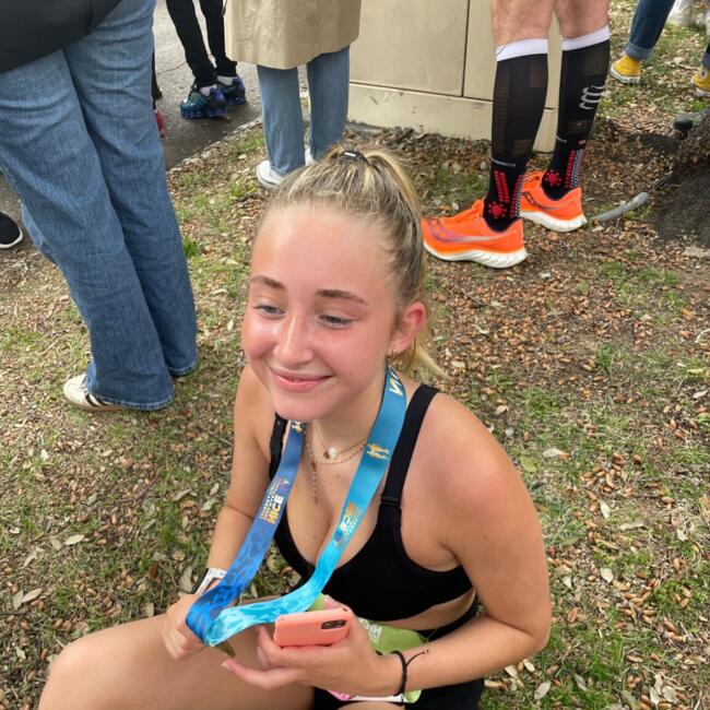 Babysitter in Cannes: Manon