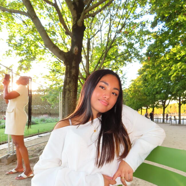 Babysitter in Paris: Mickaella