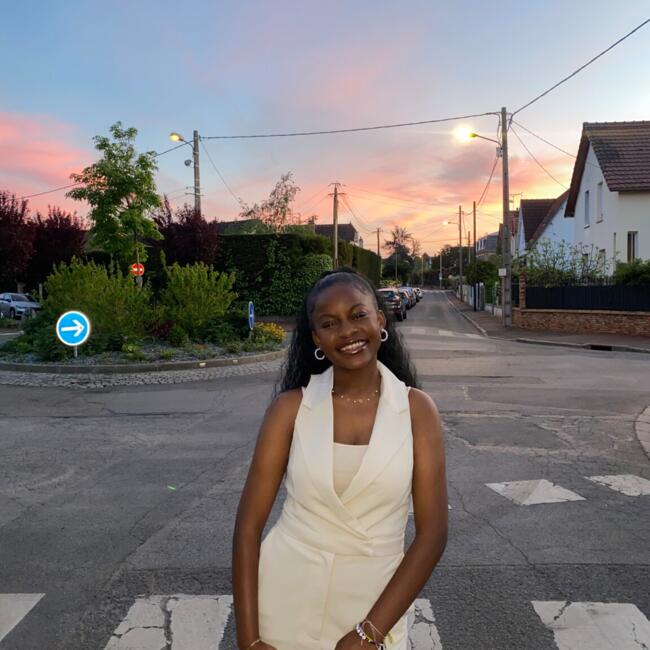 Babysitter in Eaubonne: Esther