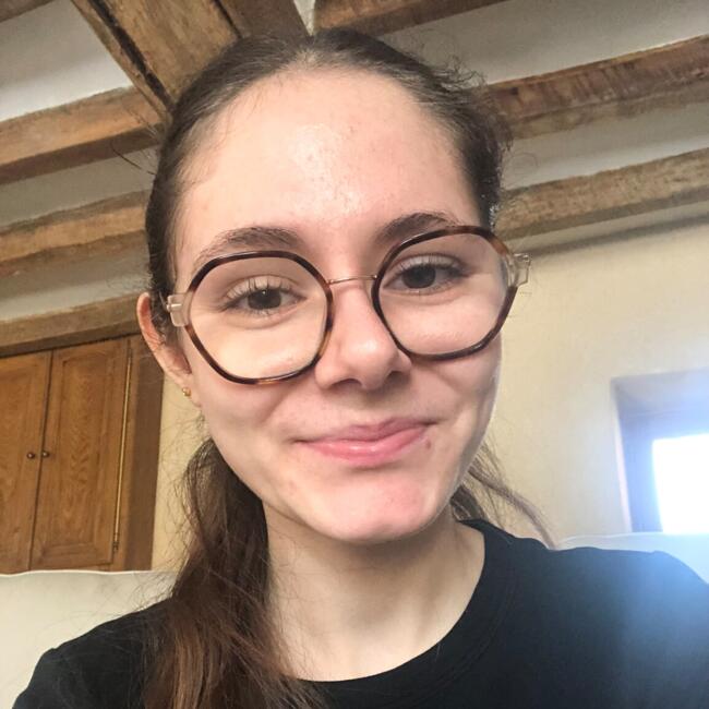 Babysitter in Mézières-sous-Lavardin: Celia