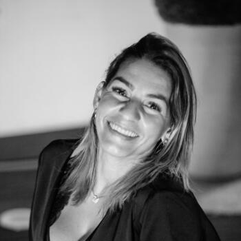 Babysitter em Famões: Veronica