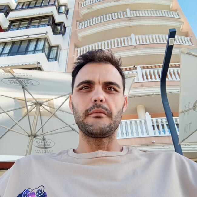 Babysitting job in Guardamar del Segura: Luis