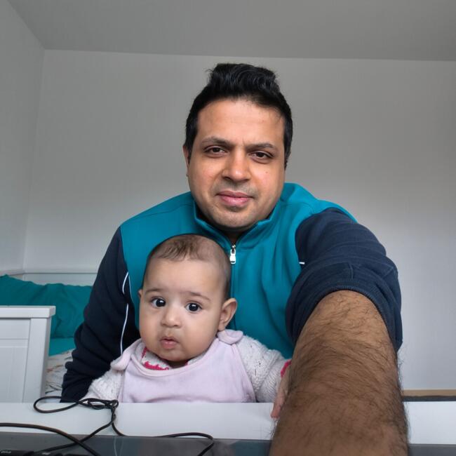 Babysitter Job in Bonn: Vaibhav