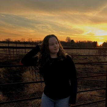 Babysitter in Grand Forks: Hannah