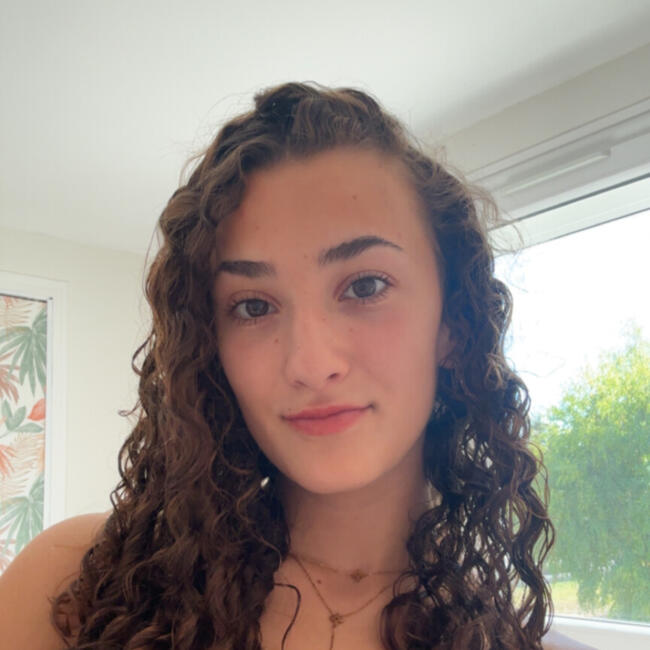 Baby-sitter à Moslins: Lucie