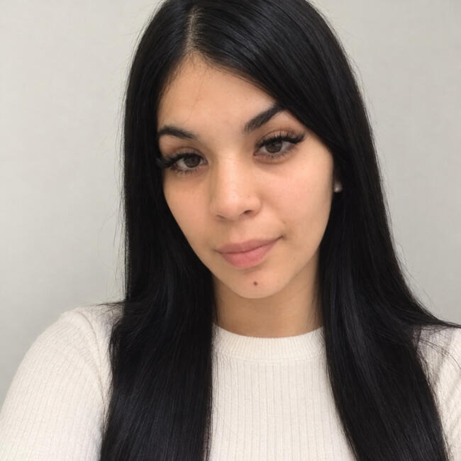 Babysitter in San Carlos: Yasmin