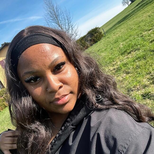 Babysitter in Fribourg: Diana