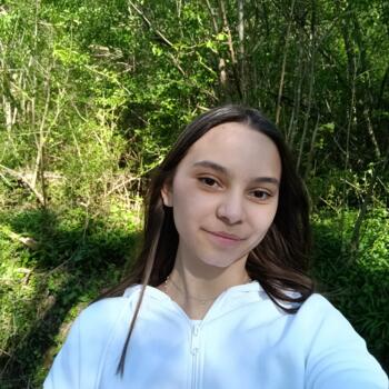 Babysitter Saint-Romain-en-Gal: Laura