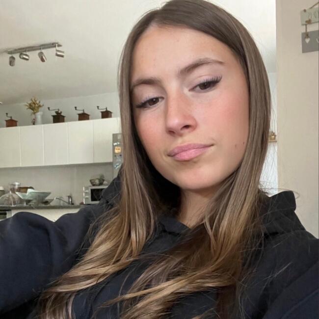 Babysitter in Neuilly-sur-Marne: Leana