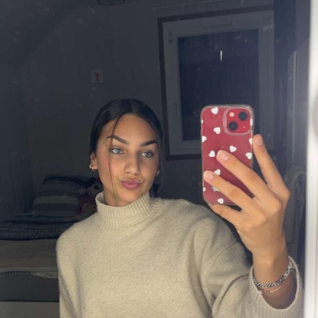 Babysitter in Sainte-Geneviève-lès-Gasny: Ayiana