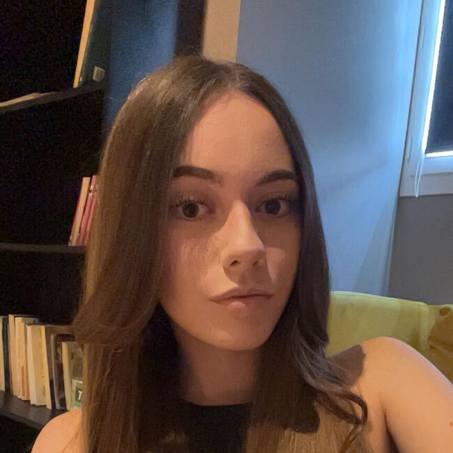 Babysitter in Chalon-sur-Saône: Emilie