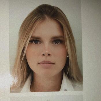 Babysitter in Antibes: Camille