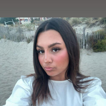 Babysitter in Bron: Camelia