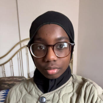 Babysitter in Châtillon: Bintou