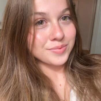 Babysitter in Riverside: Zoey