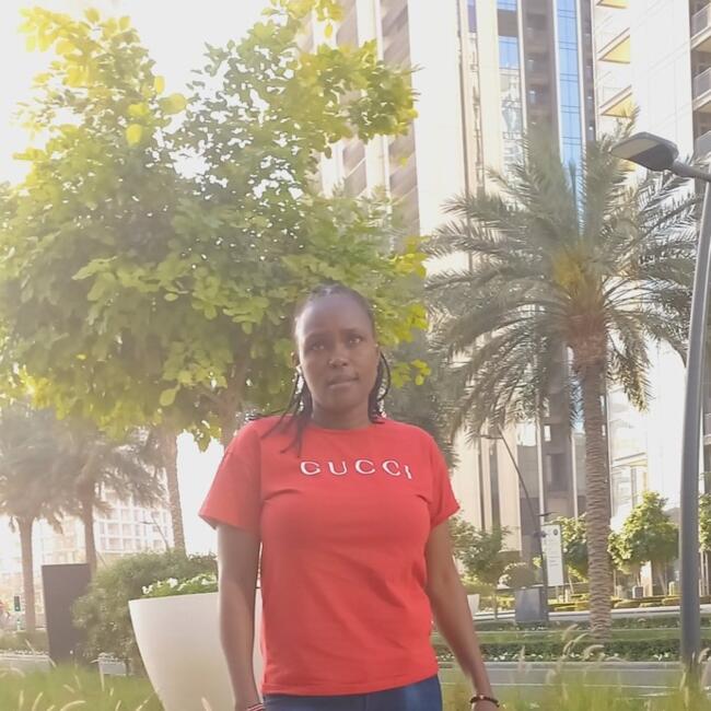 Babysitter in Dubai: Lucy