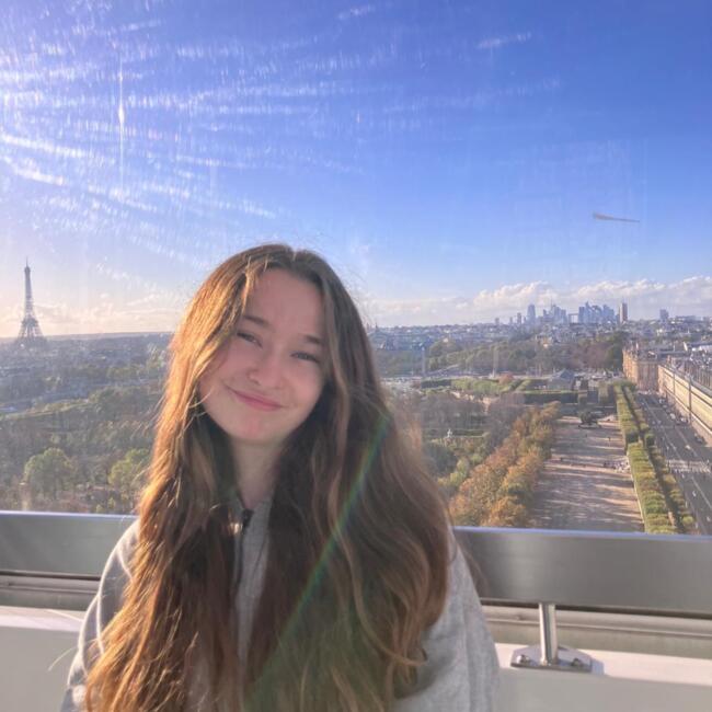 Babysitter in Levallois-Perret: Clara