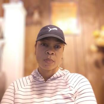 Nanny in Elmont: Toni