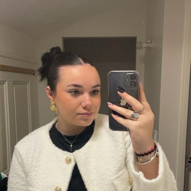 Babysitter in Saïx: Alicia