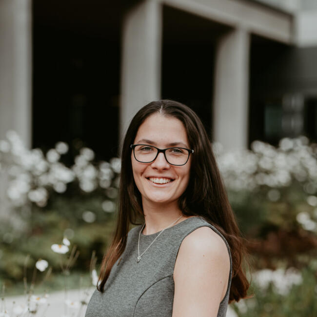 Babysitter in Budapest: Kira