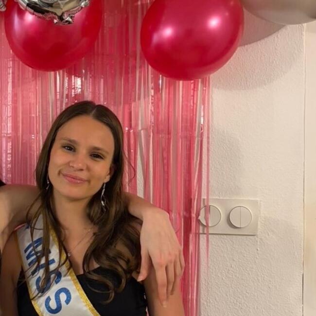 Babysitter in Brevans: Manon