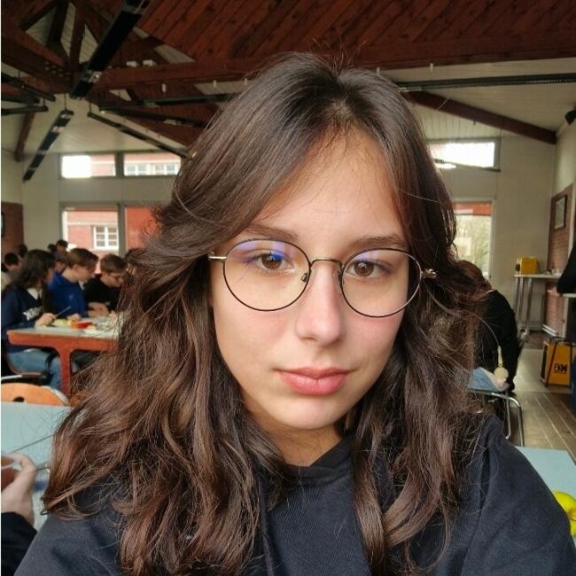 Babysitter in Saint-Crépin-aux-Bois: Anaïs