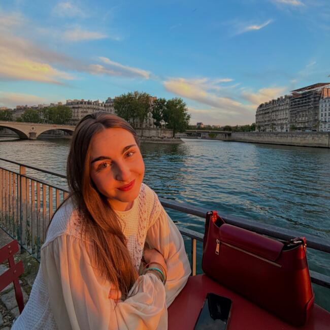 Babysitter in Paris: Clemence