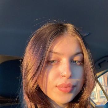 Baby-sitter in Burlington: Olivia