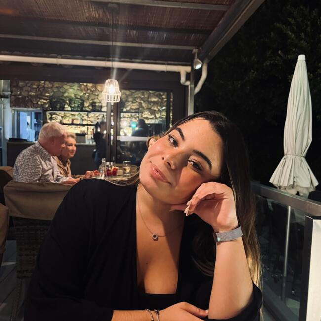 Babysitter in Almancil: India