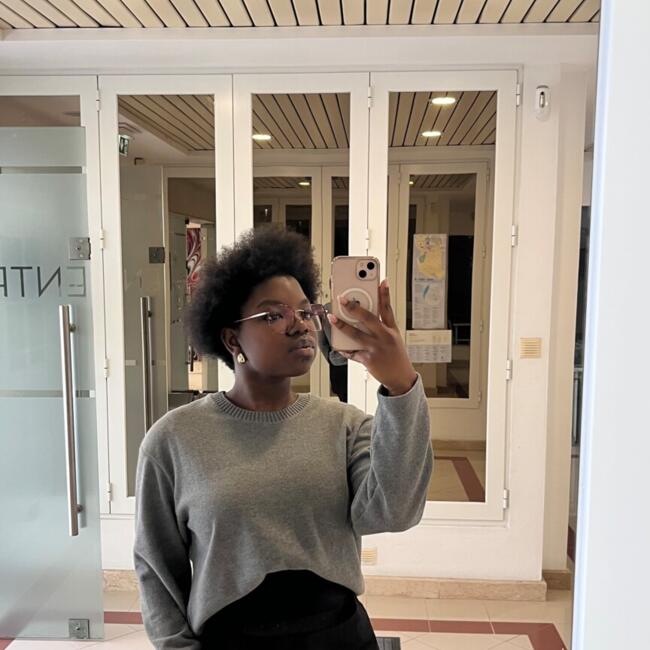 Babysitter em Almada: Viviana