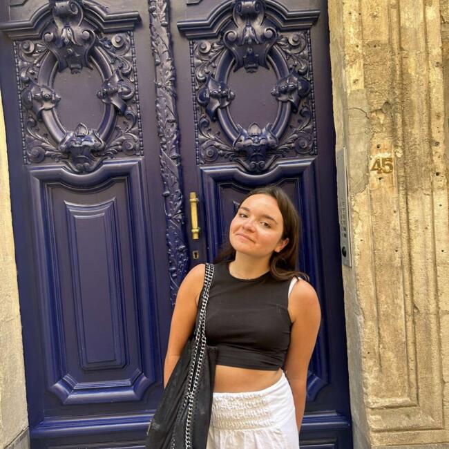 Babysitter in Toulouse: Calie