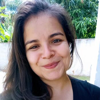 Babysitter in Bragança Paulista: Valeria