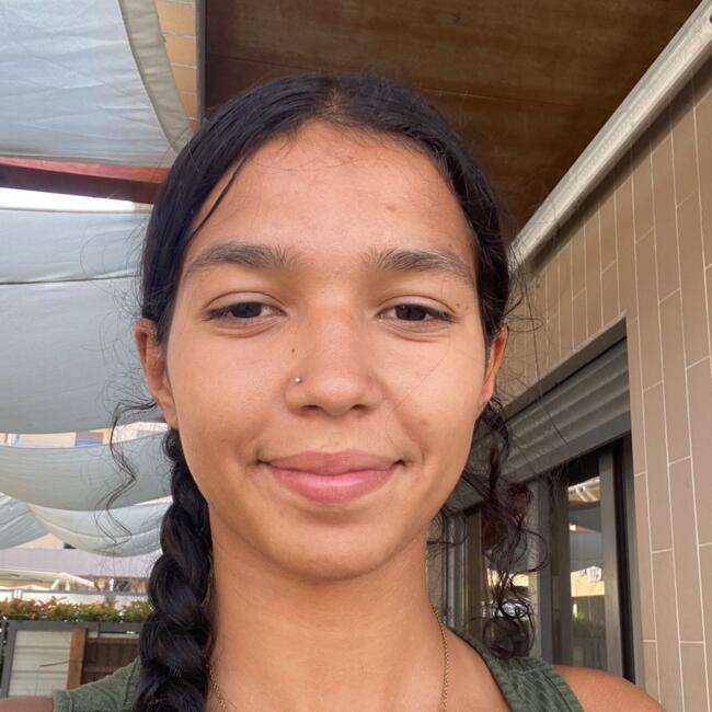 Babysitter em Ponte: Camila