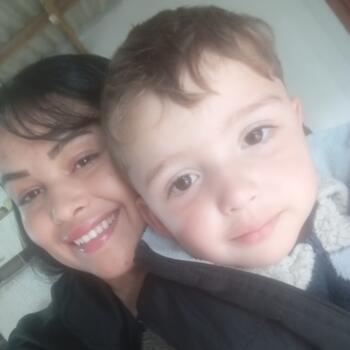 Babá em Biritiba Mirim: Debora