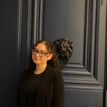 Babysitter in Courbevoie: Jasmine