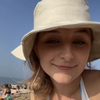 Babysitter in Brighton: Ella