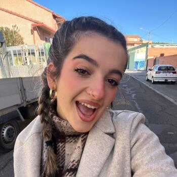 Babysitter in Athens: Λυδία