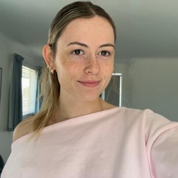 Babysitter in Christchurch: Isabella