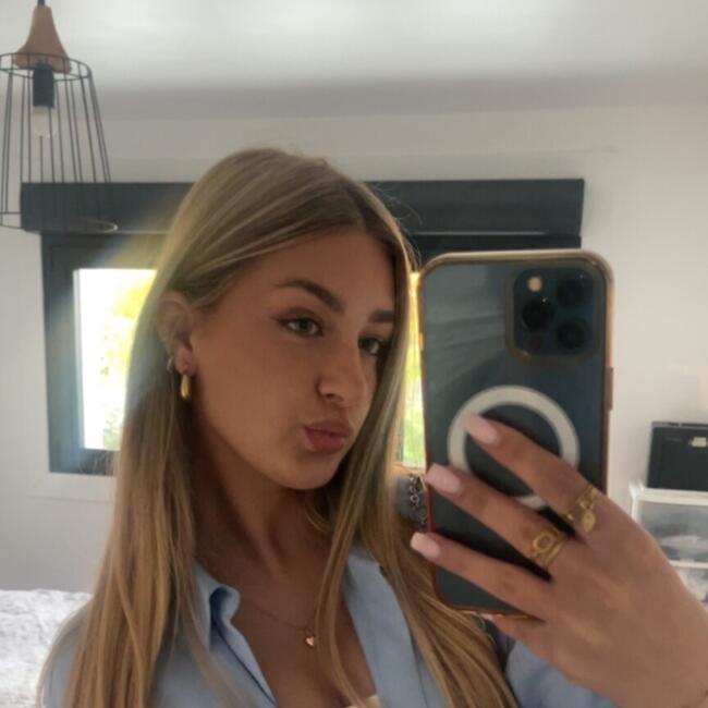 Babysitter in Coudekerque-Branche: Carla