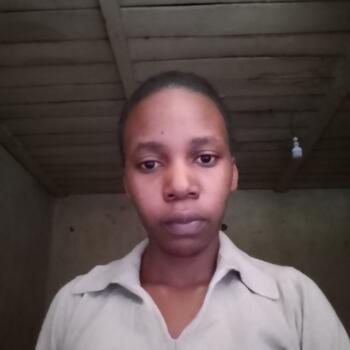 Babysitter in Ngong: Fragrance