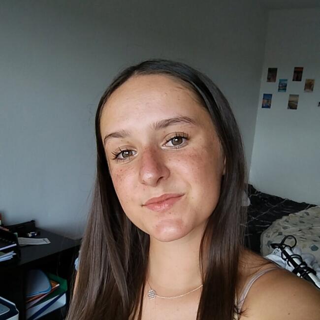 Babysitter in Crêches-sur-Saône: Claire
